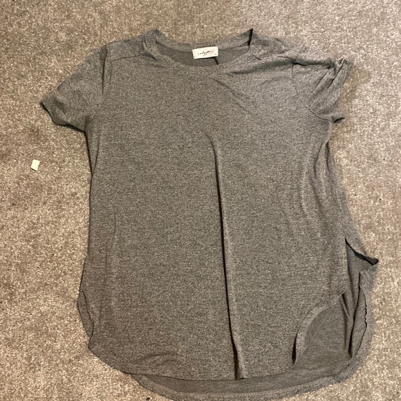 Carly Jean Grey athletic shirt - Picture 1 of 2